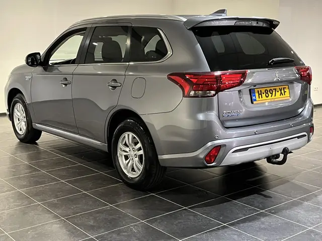 Mitsubishi Outlander 2.4 PHEV Pure 2020 Hybride Benzine 10