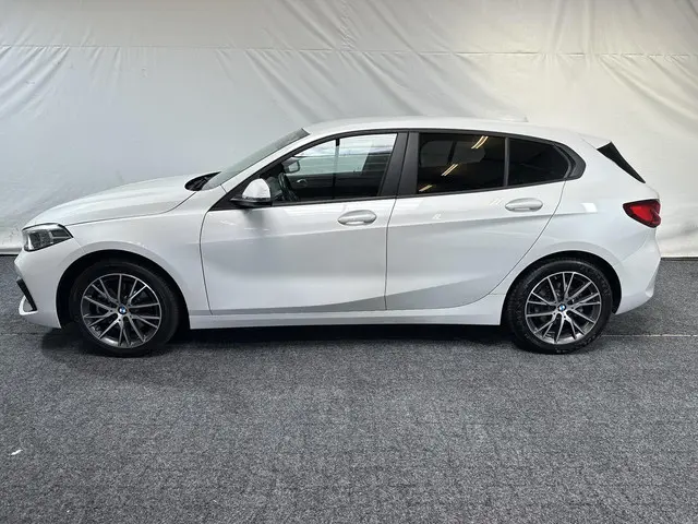 BMW 1 Serie 118i Business Edition Plus 2022 Benzine 11