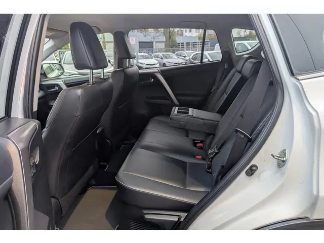 Toyota RAV4 2.5 Hybrid Executive 2017 Hybride Benzine 17