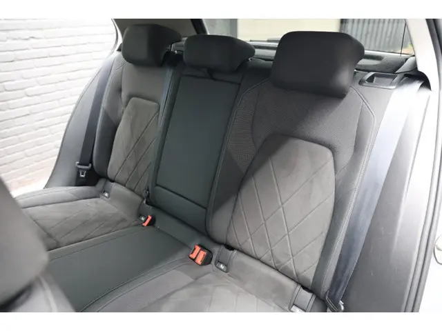 Volkswagen Golf 1.5 TSI Style 2021 Benzine 24