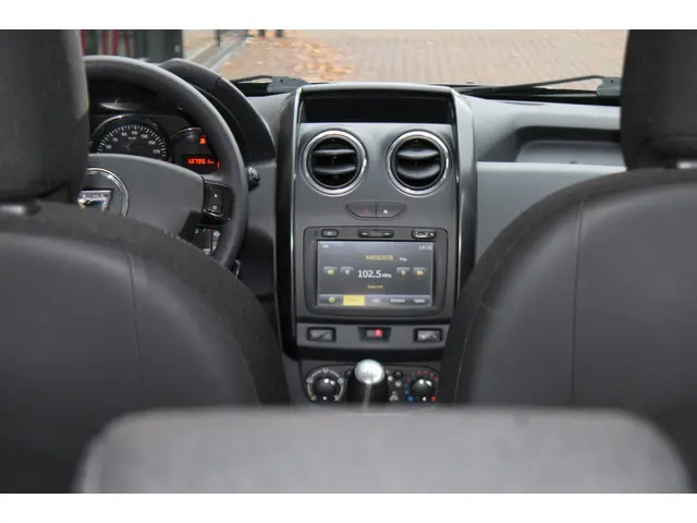 Dacia Duster 1.2 TCe 4x2 Lauréate 2014 Benzine 12