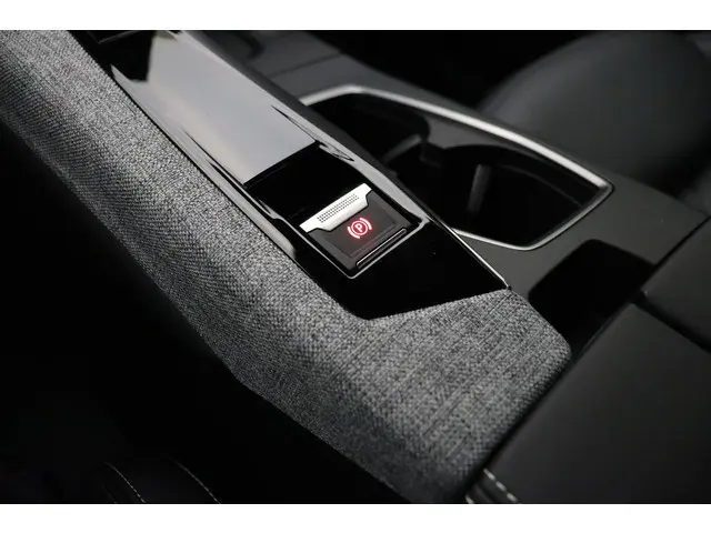 Peugeot e-3008 GT 73 kWh 2024 Elektrisch 30