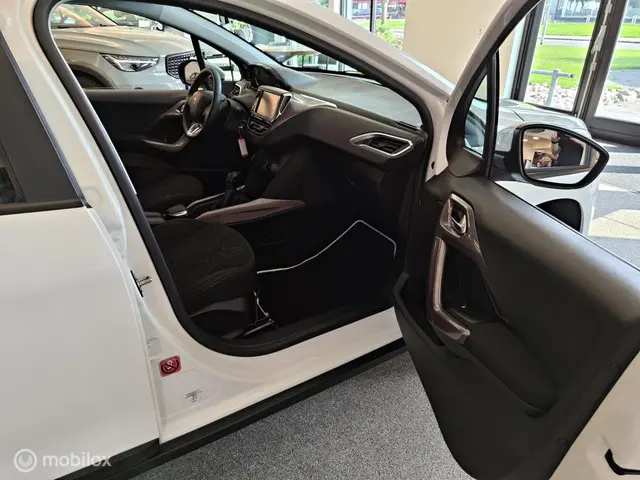 Peugeot 2008 1.2 PureTech Access 2014 Benzine 12