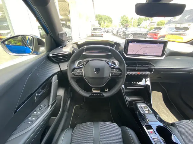 Peugeot 208 1.2 Hybrid 145 e-DCS6 GT 2024 Hybride Benzine 7