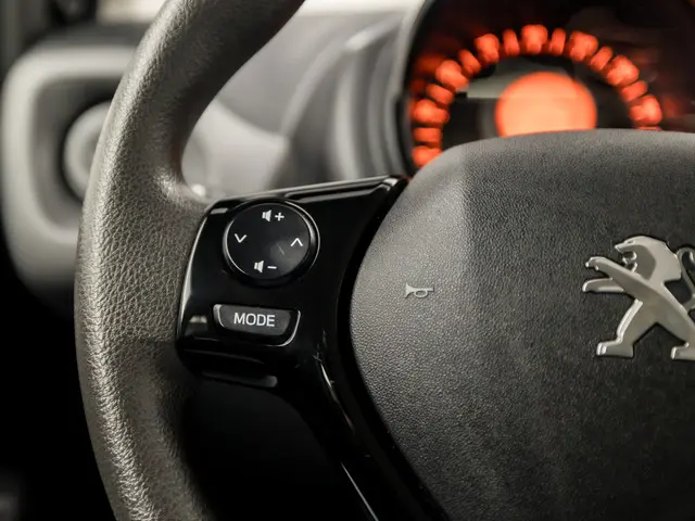 Peugeot 108 1.0 e-VTi Sport 2018 Benzine 17