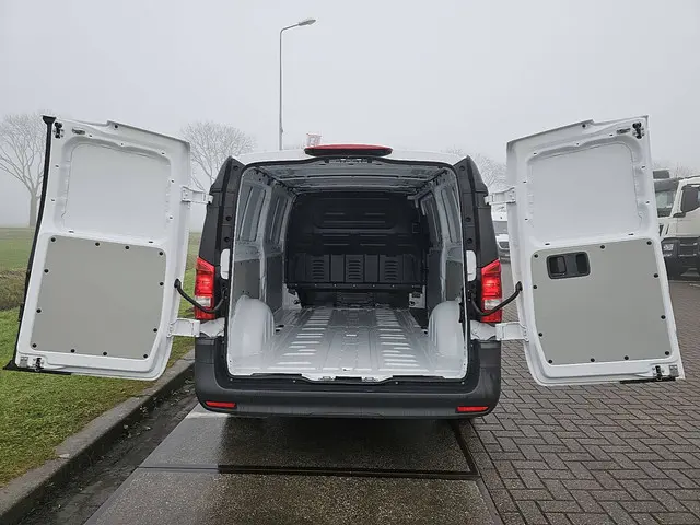 Mercedes-Benz Vito 116 2024 Diesel 14