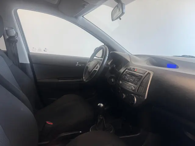 Hyundai i20 1.2i Go! 2015 Benzine 10