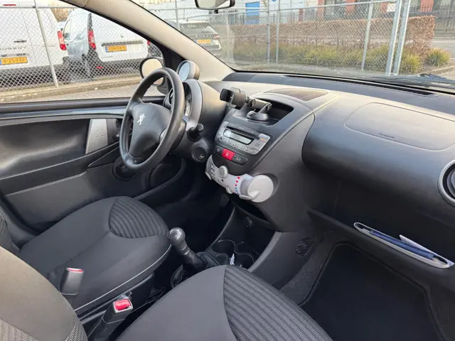 Peugeot 107 1.0 Active 2012 Benzine 15
