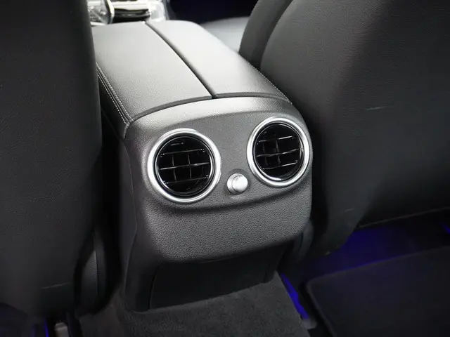 Mercedes-Benz C-Klasse 180 AMG line 2019 Benzine 16