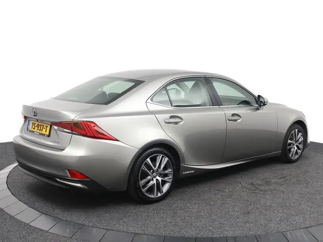 Lexus IS 300h Hybrid Business Line 2018 Hybride Benzine 2