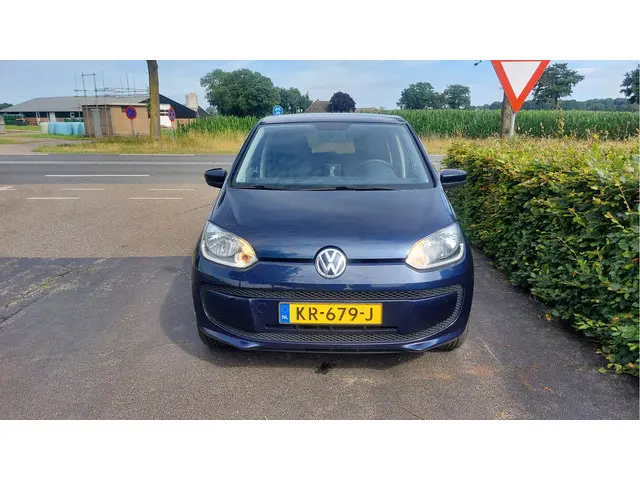 Volkswagen up! 1.0 take up! BlueMotion 2015 Benzine 8
