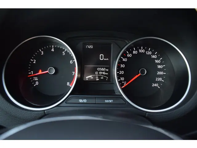 Volkswagen Polo 1.2 TSi Cross 2014 Benzine 37