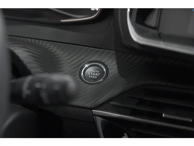 Peugeot 208 PureTech 100 Allure Pack 2023 Benzine 40