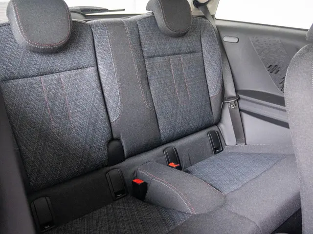 MINI 3-Deurs Cooper C 2024 Benzine 10