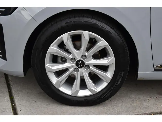 Renault Clio TCe 90 GPF evolution 2024 Benzine 6