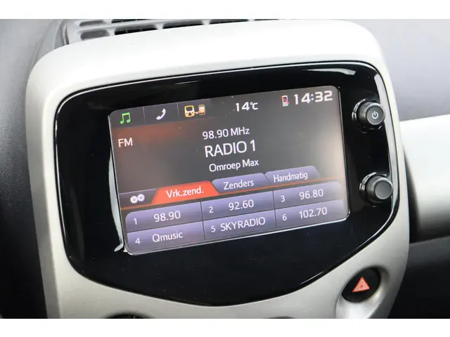 Toyota Aygo 1.0 VVT-i x-clusive, Airco, 2017 Benzine 7