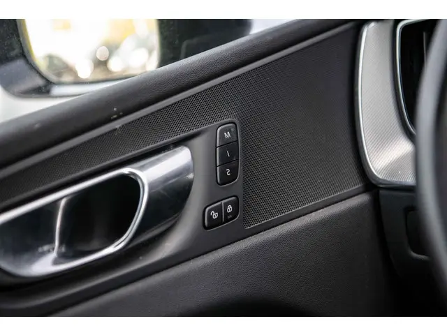 Volvo XC60 B5 Plus Dark 2023 Benzine 28