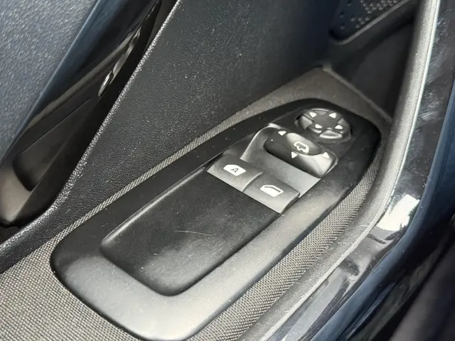 Peugeot 208 1.2 VTi Allure 2014 Benzine 26