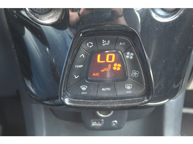 Toyota Aygo 1.0 VVT-i x-clusiv//Camera//ECC!! 2014 Benzine 15