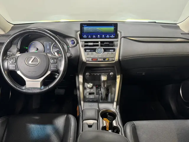 Lexus NX 300h AWD Luxury Line 2018 Hybride Benzine 2