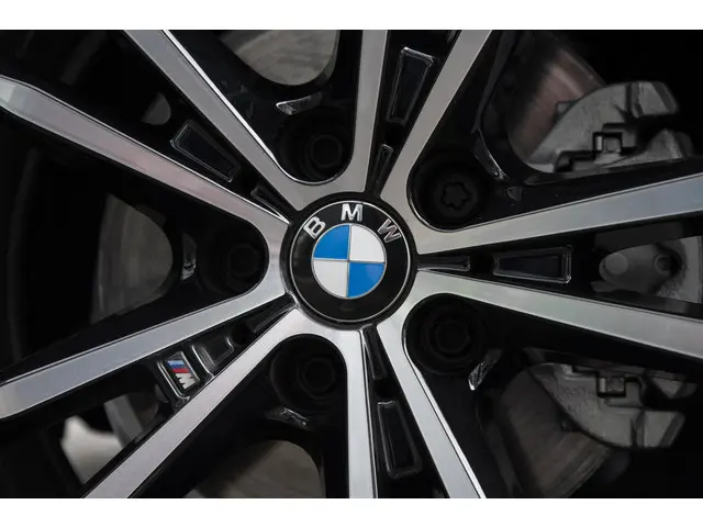 BMW 3 Serie 320i High Executive 2020 Benzine 24