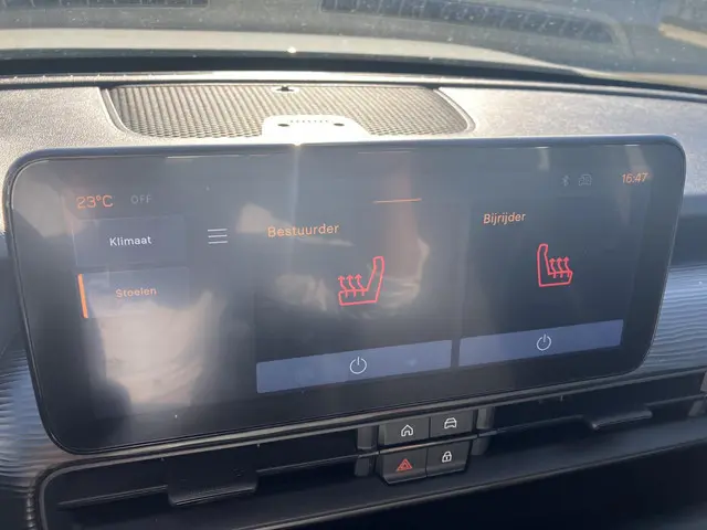 Jeep Avenger 1.2T 100 ALTITUDE 2024 Benzine 19