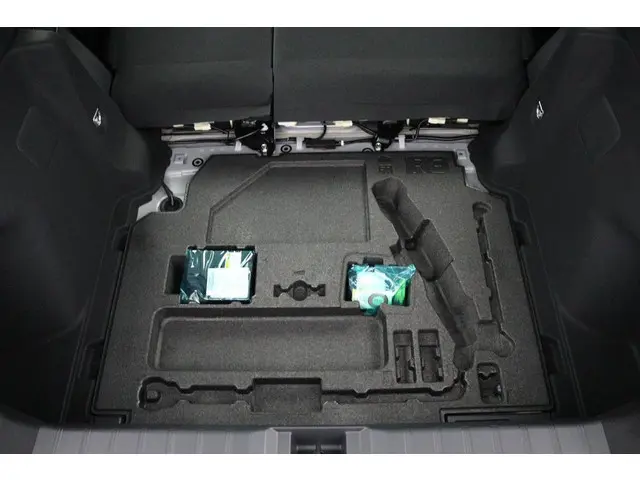 Lexus LBX Elegant 2WD 2025 Hybride Benzine 33