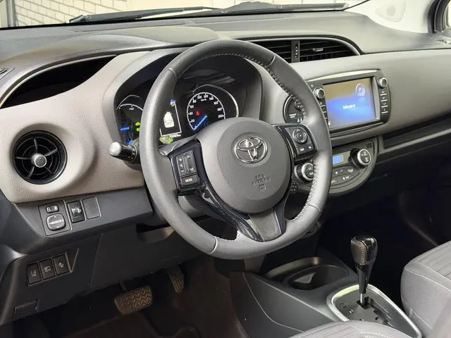 Toyota Yaris 1.5 Hybrid Aspiration 2018 Hybride Benzine 8