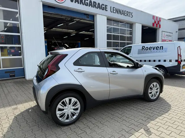 Toyota Aygo X 1.0 VVT-i S-CVT Play Automaat 2024 Benzine 6