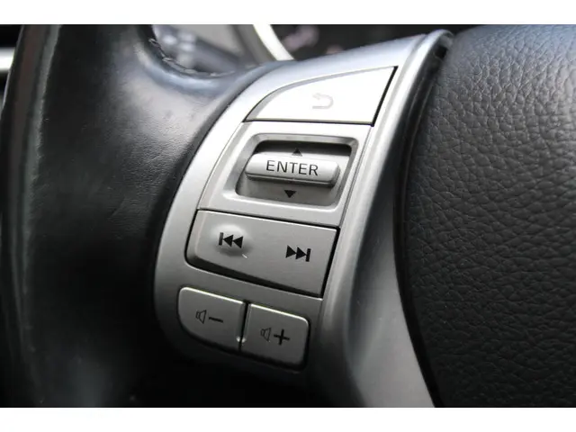 Nissan QASHQAI 1.2 Connect Edition 2015 Benzine 18