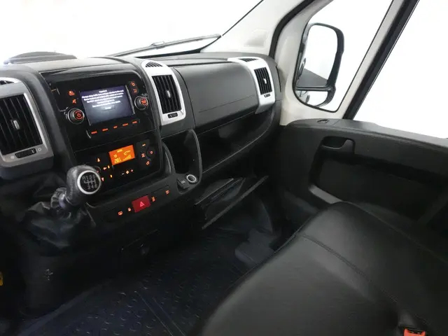 Peugeot Boxer 165PK L3H2 Premium 2021 Diesel 27