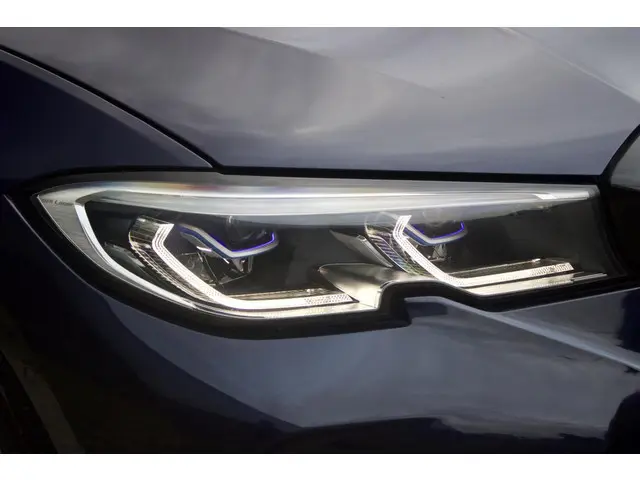 BMW 3 Serie 330i High Executive Edition 2019 Benzine 18