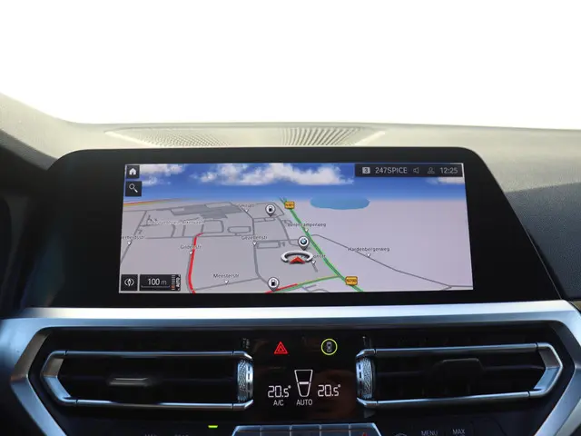 BMW 3 Serie Touring 318i 2020 Benzine 21