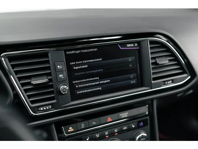 SEAT Leon 1.5 TSI FR NAP DSG Beats Pano ACC 2020 Benzine 32