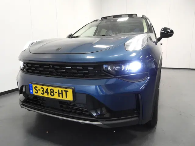 Lynk & Co 01 1.5 PHEV BlackLine 2023 Hybride Benzine 44