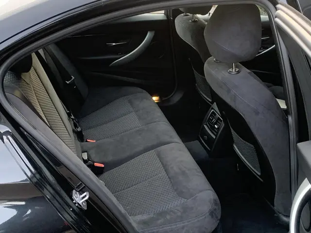 BMW 3 Serie 330e 2016 Hybride Benzine 14