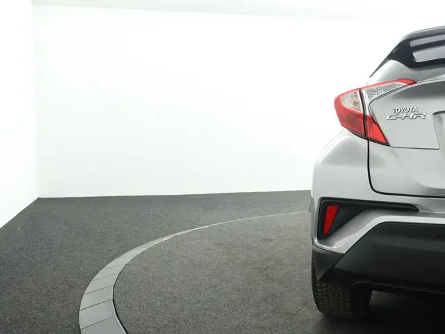 Toyota C-HR 1.8 Hybrid Executive 2017 Hybride Benzine 40