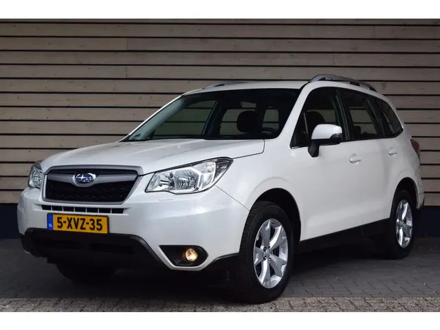 Subaru Forester 2.0 Luxury 2014 Benzine 2
