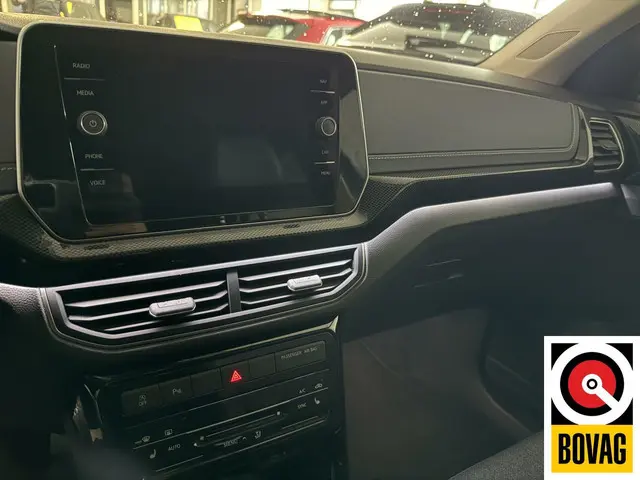 Volkswagen T-Cross 1.0 TSI R-Line Business 2024 Benzine 35