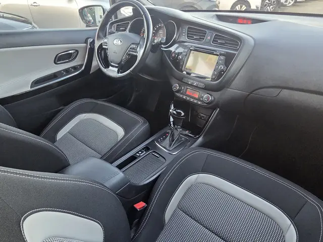 Kia cee'd 1.6 GDI Super Pack/vol opties 2014 Benzine 23