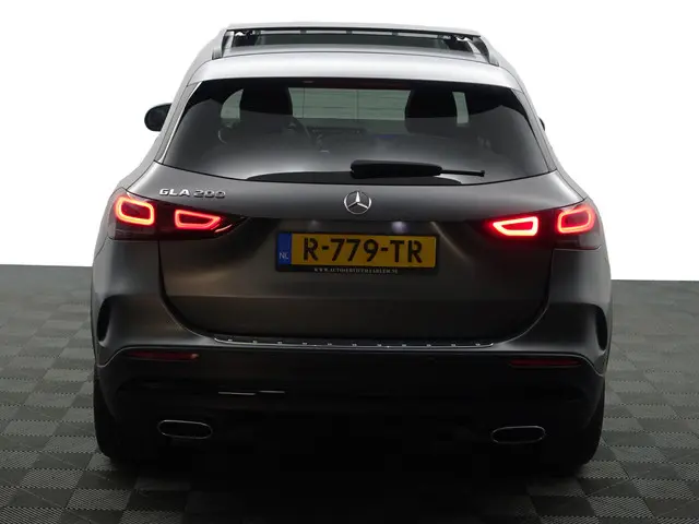 Mercedes-Benz GLA 2