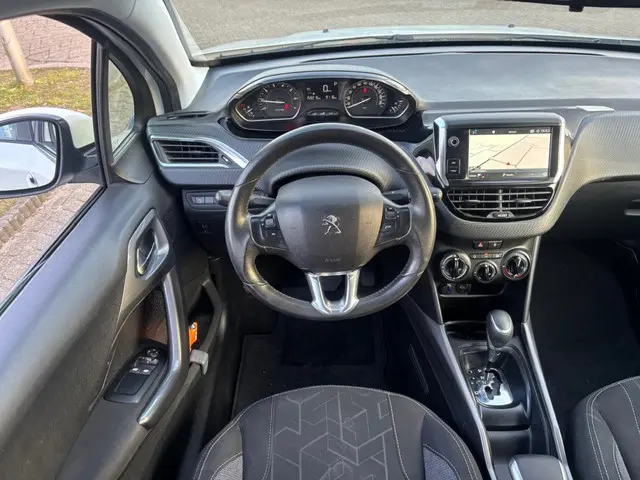 Peugeot 2008 1.2 Benzine Wit 2018 Automaat LED 2018 Benzine 9