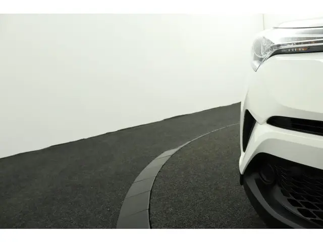 Toyota C-HR 1.2 Comfort 2017 Benzine 34