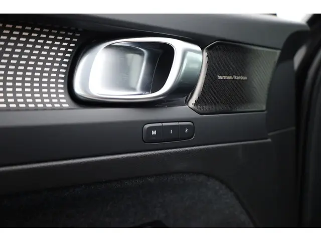 Volvo XC40 T5 Recharge R-Design 2022 Hybride Benzine 7