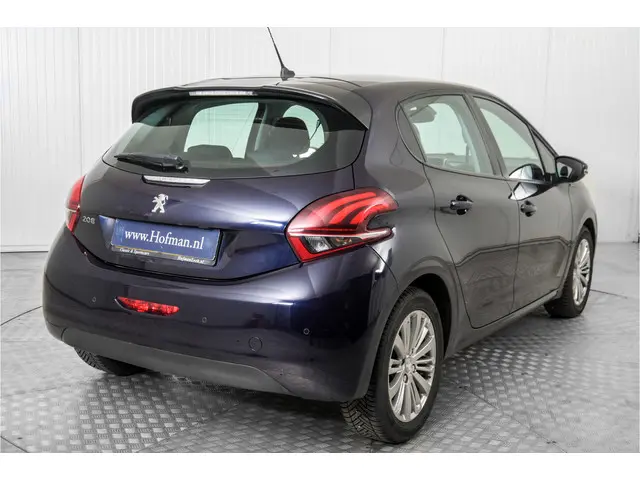 Peugeot 208 1.2 PureTech Signature 2019 Benzine 26