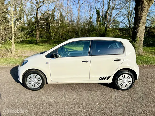 Volkswagen up! 1.0 high up! BlueMotion 2015 Benzine 4