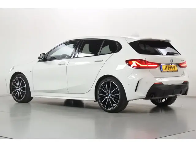 BMW 1 Serie 120iA M-Sport+ 2023 Benzine 49