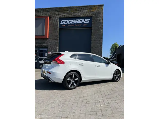 Volvo V40 2.0 T4 R-Design automaat 2017 Benzine 3