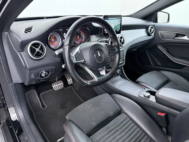 Mercedes-Benz GLA 180 AMG line 2016 Benzine 11