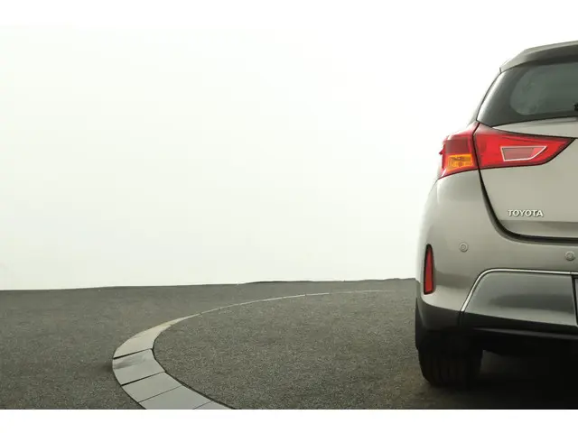 Toyota Auris 1.8 Hybrid Executive 2013 Hybride Benzine 41